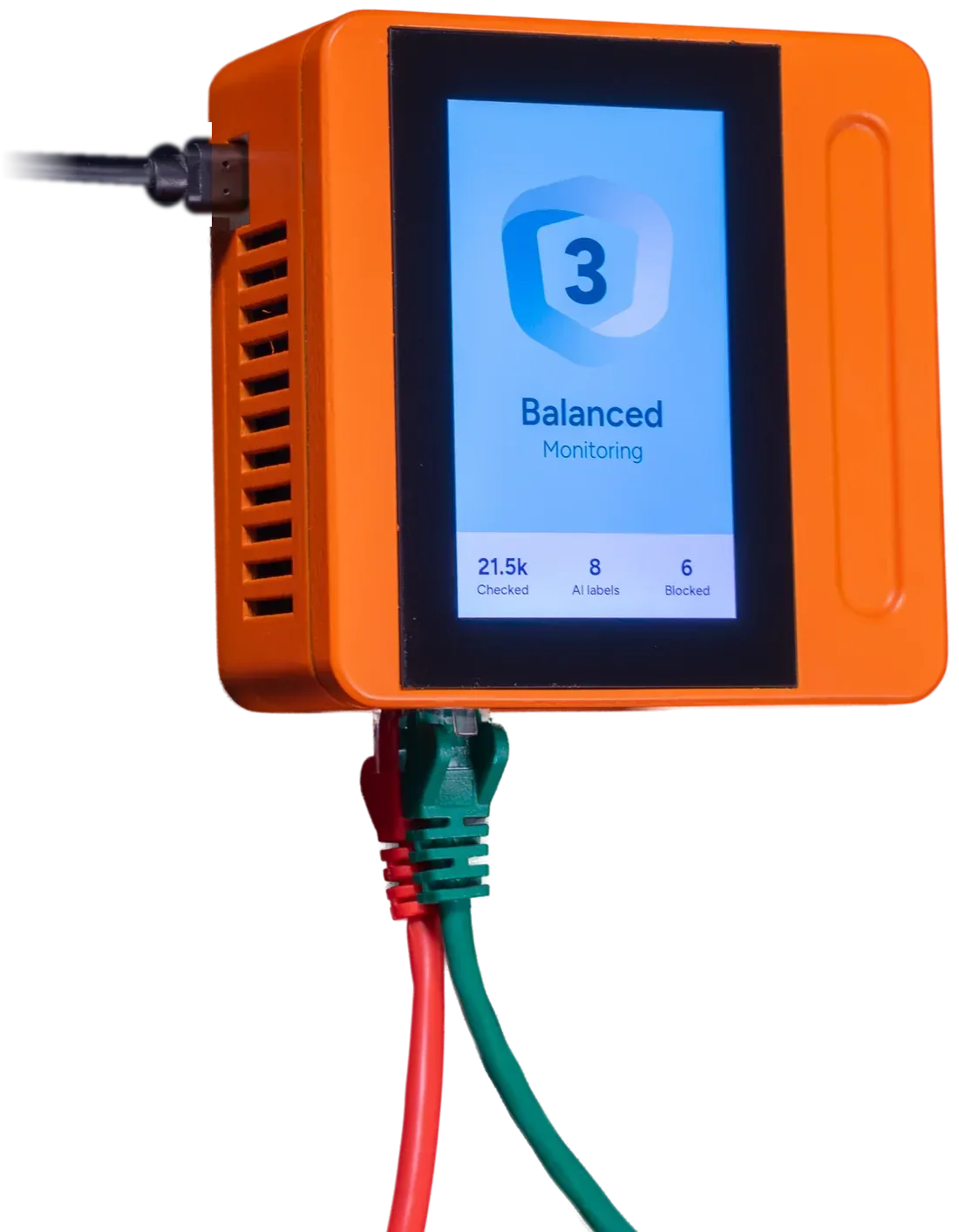 Semek, an orange box with a screen showing level 3, Balanced, Monitoring, with network cables plugged in.